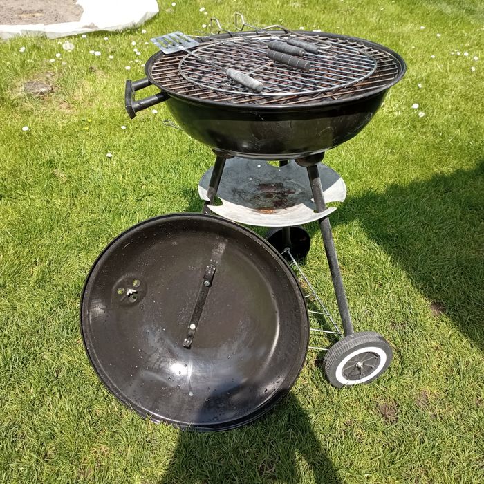 Grill ogrodowy na węgiel