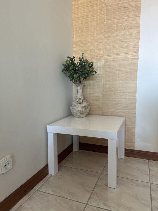 Conjunto de sala: mesa de jantar com 6 cadeiras (160x90cm) , mesa de centro(90x50cm), mesa pequena