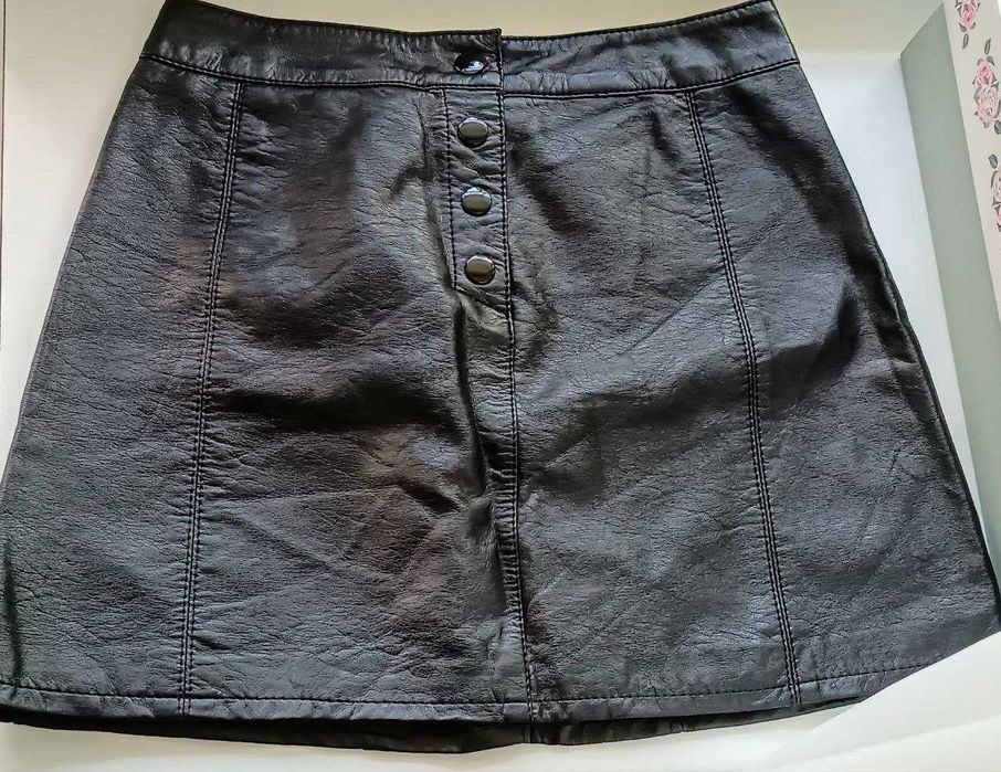 Молодіжна, стильна чорна жіноча спідничка із якісної еко-шкіри H&M.  S