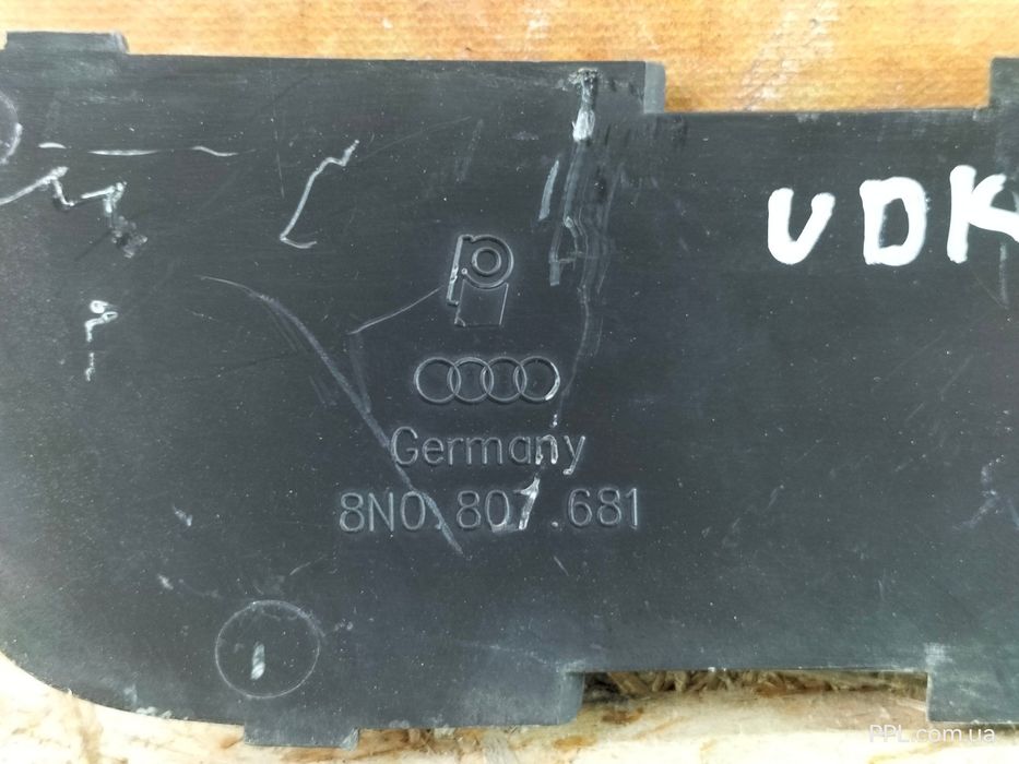 Audi TT 8N 98-04 Накладка решетки переднего бампера левая 8N0807681