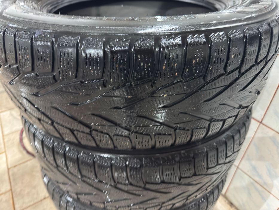 Зимняя резина 225/50/17 Nokian hakkapelita