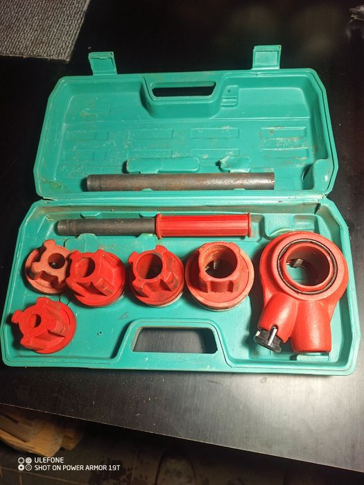 Набір різьбонарізний плашок