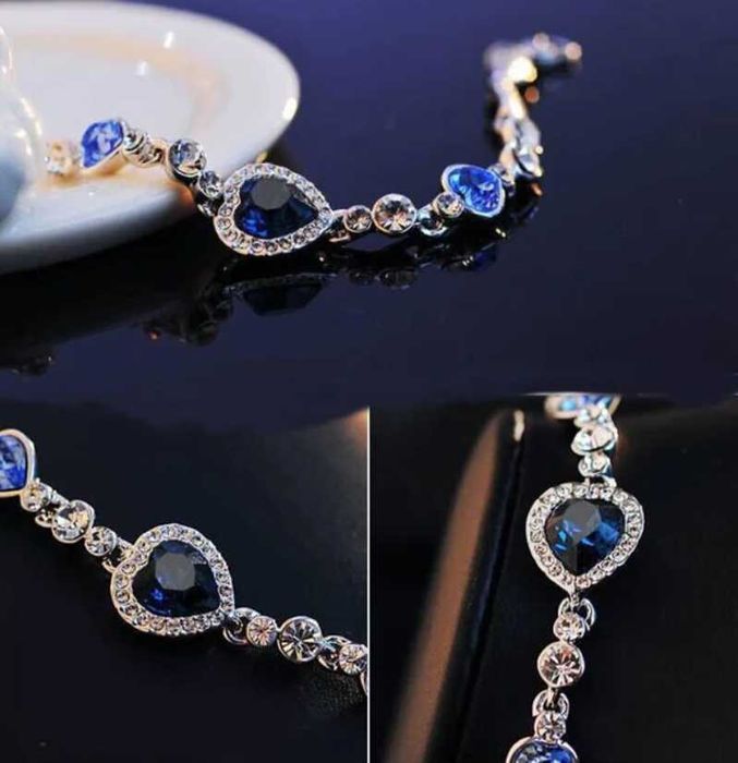 Pulseira com Corações de Cristal Azul e Branco