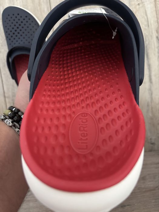 Продам нові Crocs