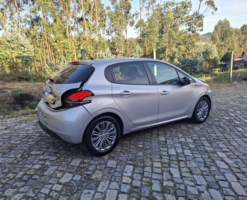 Peugeot 208 1.6 BlueHDi Style Apenas 111 Mil Kms Nacional de 2016/11
