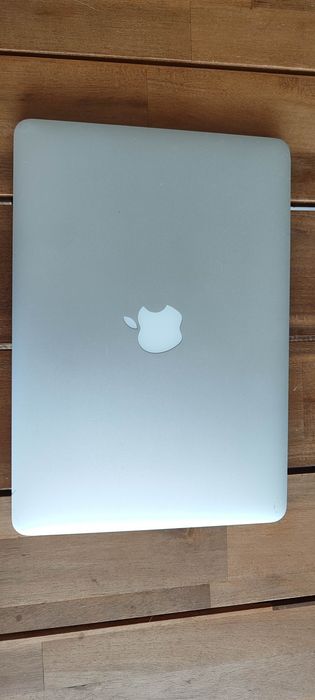 Mac Book - Apple