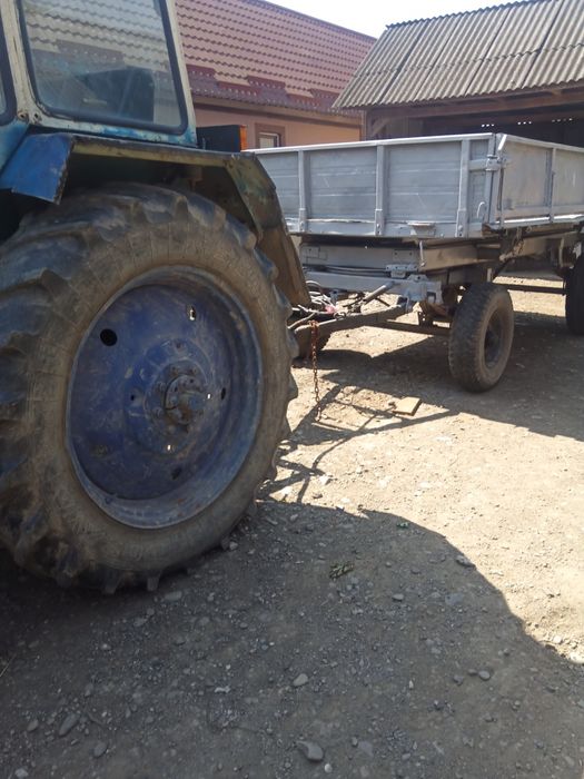 Продається трактор ЮМЗ 6  ,ціна самого трактора .4 т можливий обмін на