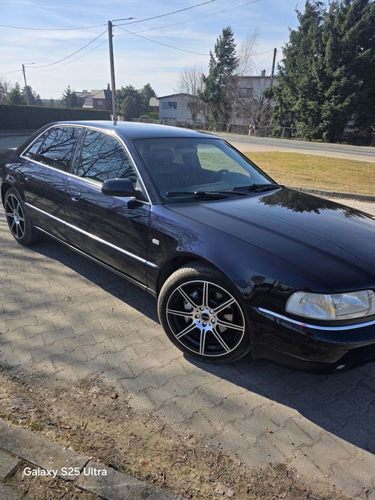 Audi A8 quattro  3.7 benzyna