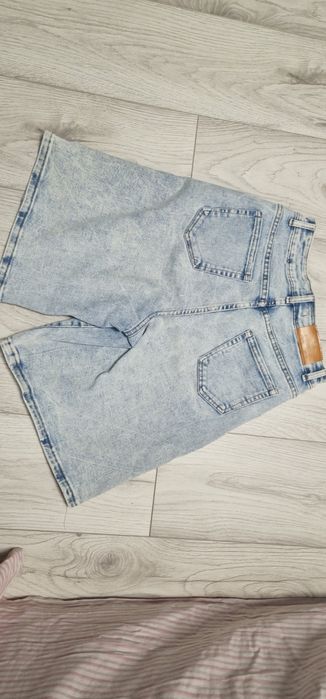 Продам шорты джинсовые 28р.