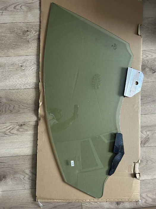 Tesla Model Y Przednia lewa szyba drzwi kierowcy
