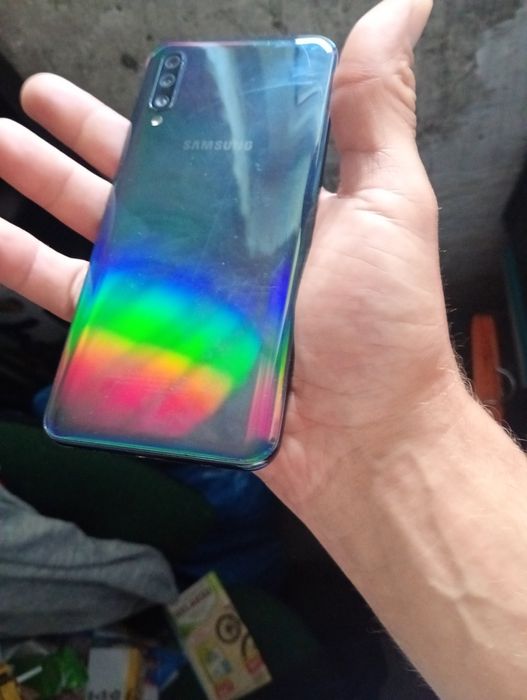 Witam. Sprzedaję jako uszkodzony bo z powodu baterii swego wieku telefon czasami resetuje tak ogólnie stan określam  na bardzo dobry. Propozycje