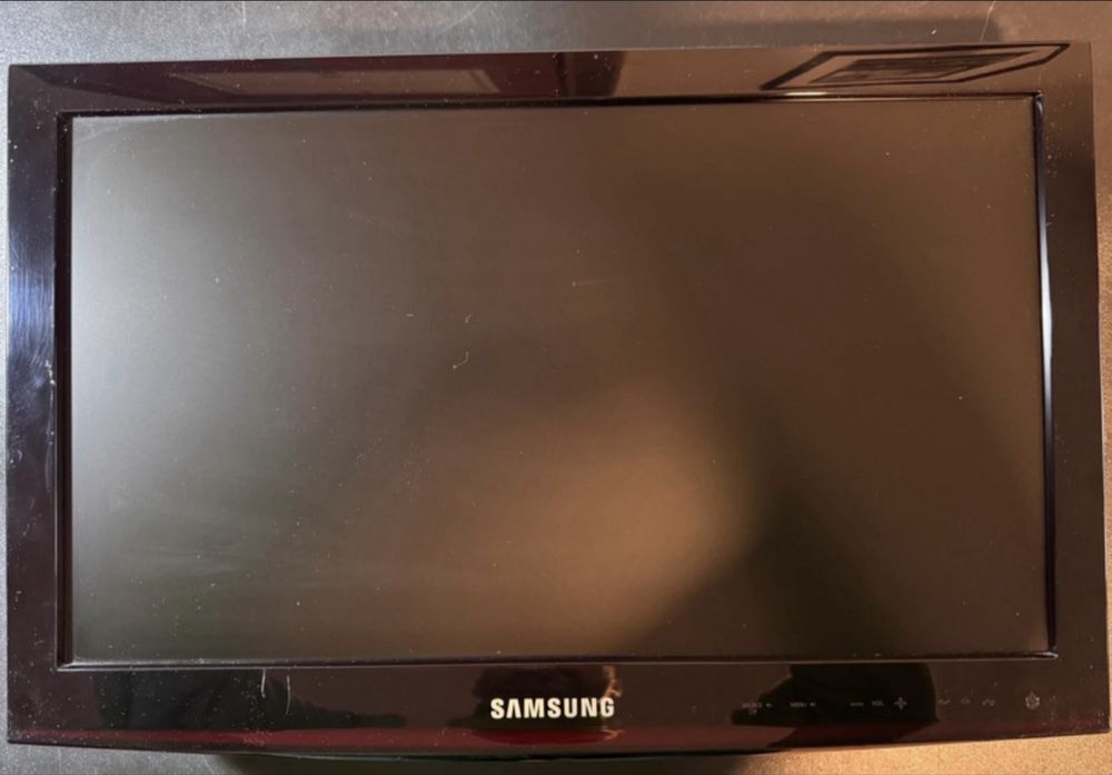 TV Samsung 19 – Compacta, Fiável e em bom Estado