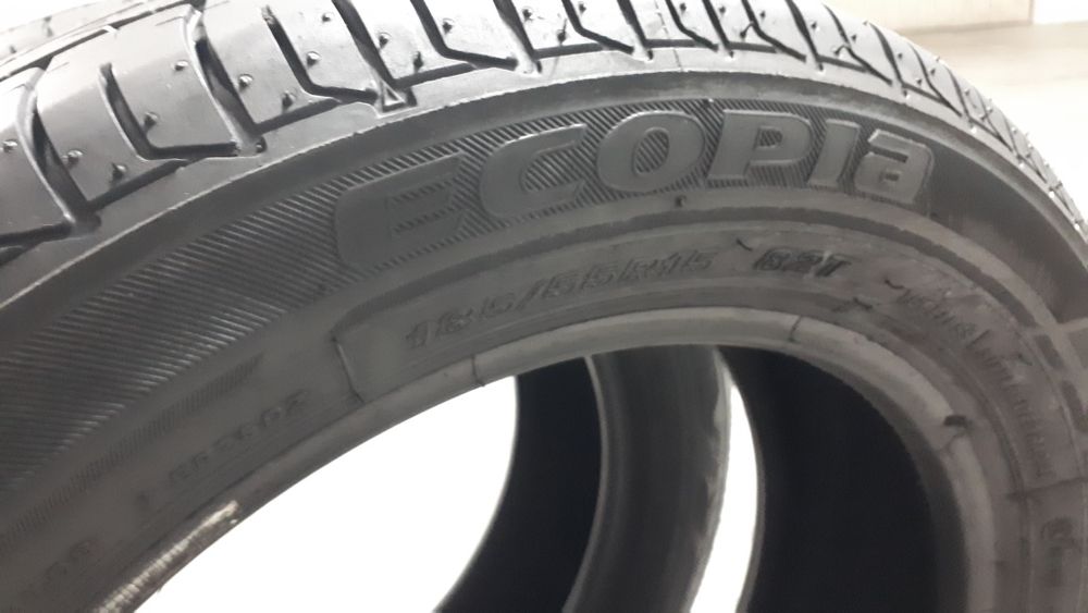 Dois pneus novos 185/55R15 82T Bridgestone, Renault Clio2, Opel CorsaC