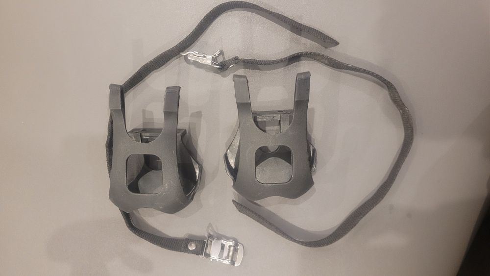 Noski rowerowe plastikowe