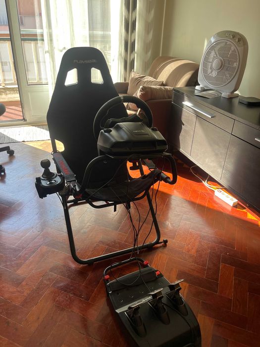 Logitech G29 (com shifter Logitech incluído) + Playseat Challange