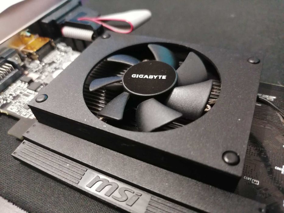 Placa gráfica Gigabyte GeForce GT 710 2 GB GDDR5