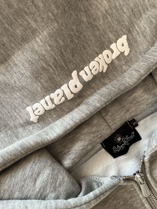 Кофта broken planet