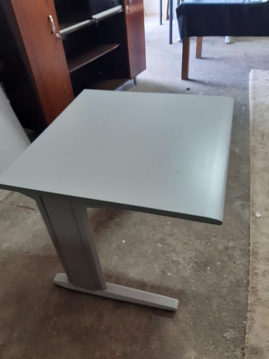 Secretárias em metal