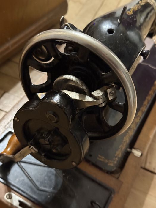 Швейная машина ретро