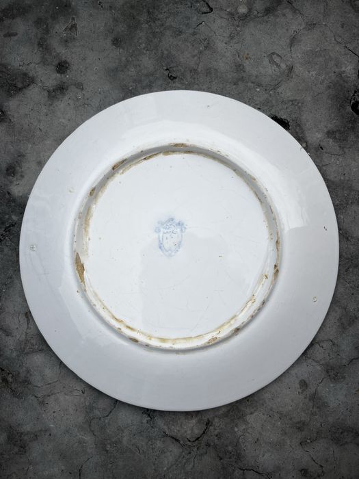 Belíssimo e raro prato com figuras em faiança dos anos 60