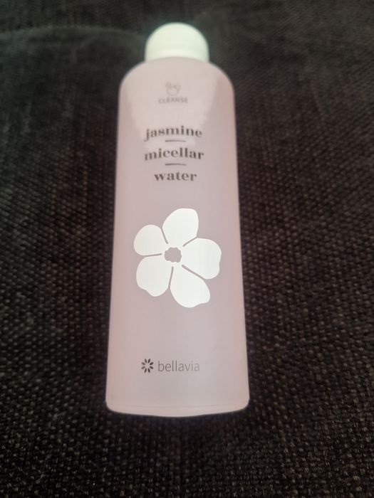 Sprzedam Jaśminową wodę micelarną firmy Bellavia 200ml.