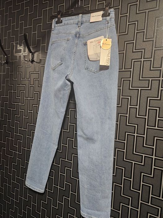 Spodnie jeans Mom Fit
