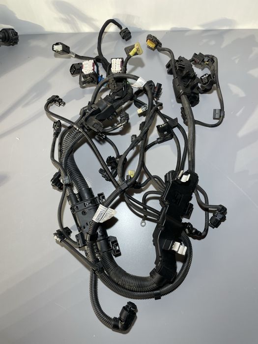 Патрубки шланги системы охлаждения и подачи топлива мотора s58b30 BMW