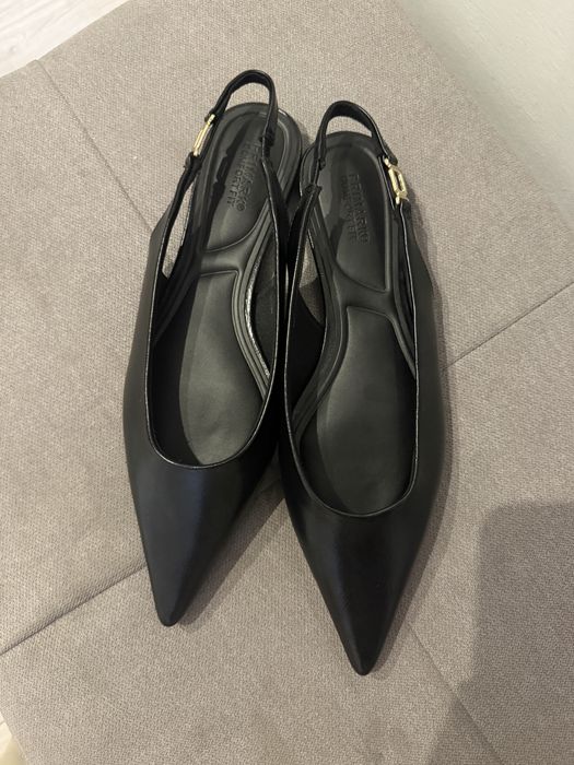 Туфлі, балетки з відкритою пʼяткою і гострим носком