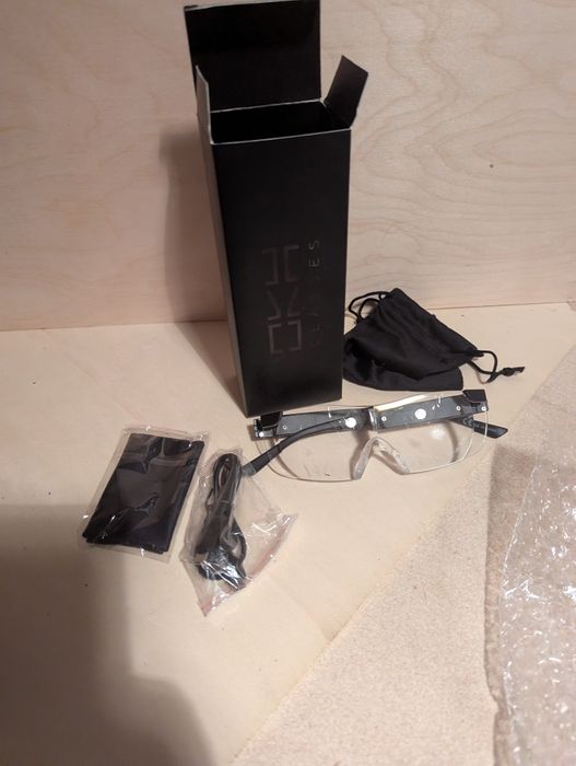 Okulary powiększające 2x ze światłem LED do czytania usb