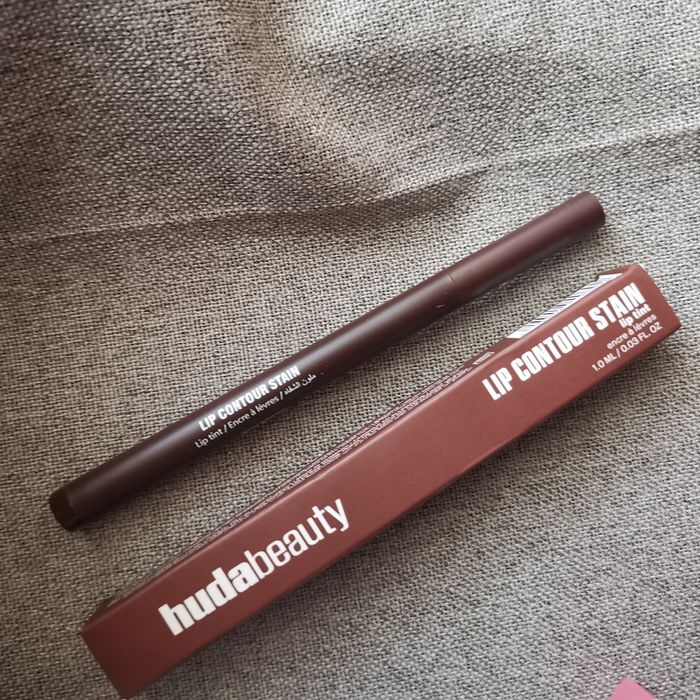 HUDA BEAUTY
Lip Contour Lip Stain - Kredka do ust