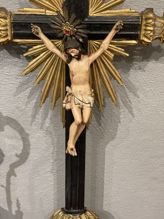 Cruz em madeira policromada seculo XIX resplendor prata