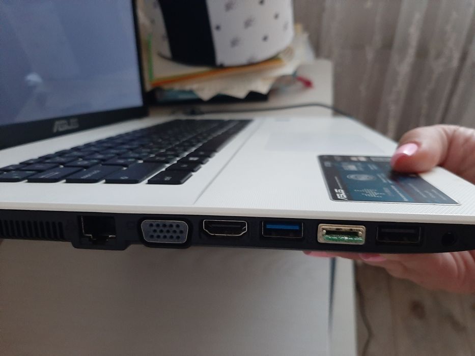Ноутбук Б/У Asus X751M (Intel Pentium N3530  2.16GHz/Ram 4Gb/SSD 240G