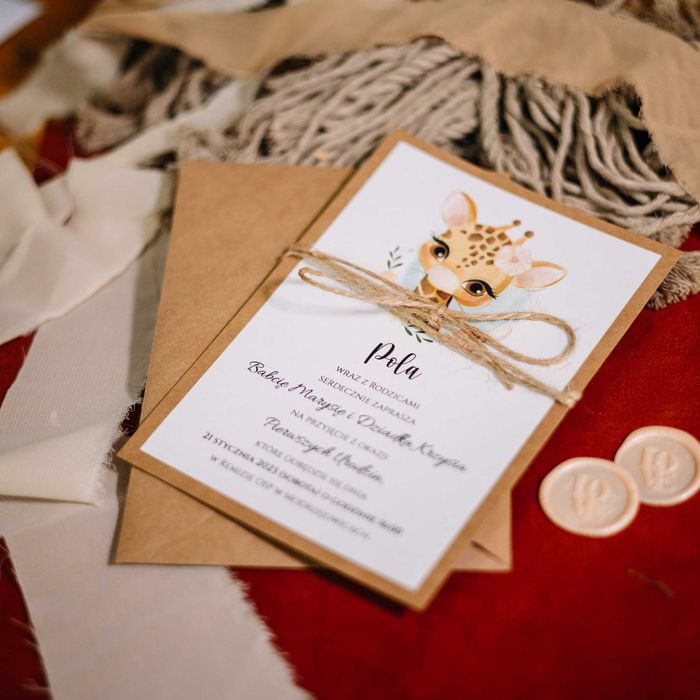 zaproszenie na urodziny z żyrafką