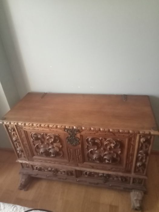 Vendo arca muito antiga em madeira excelente estado