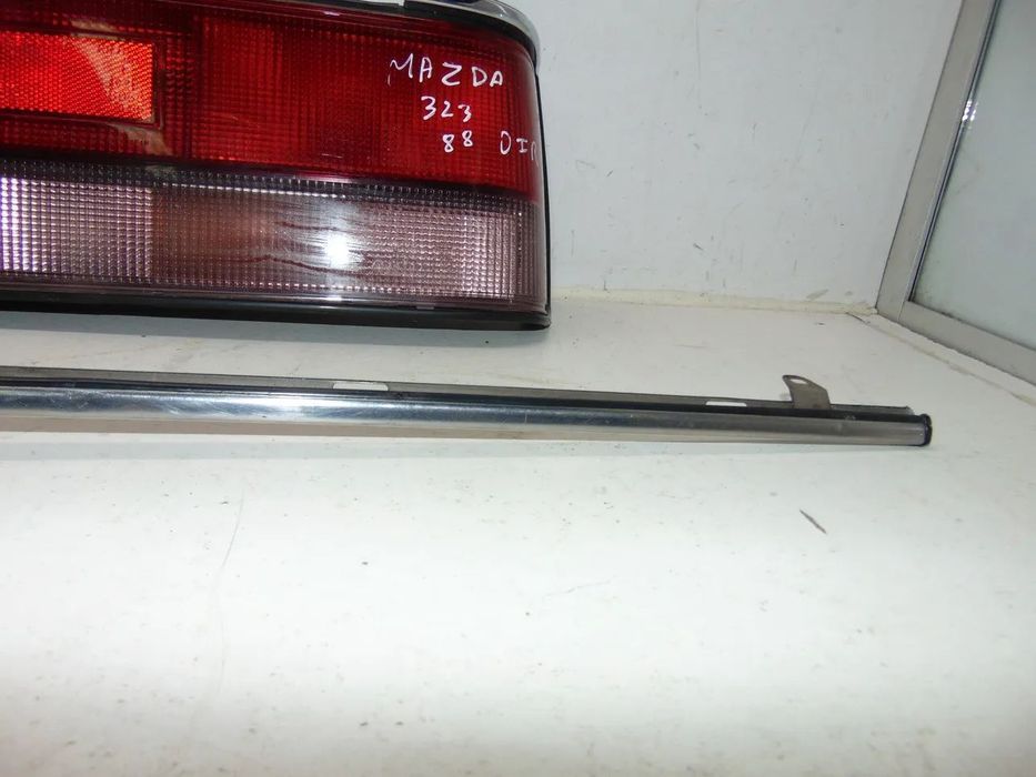 Mazda 323 farolins/Grelha