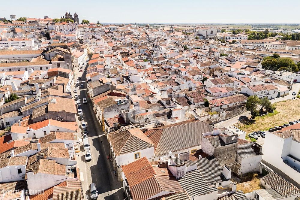 Moradia T1+1 de Rés do Chão e 1º andar no Centro Histórico de Évora