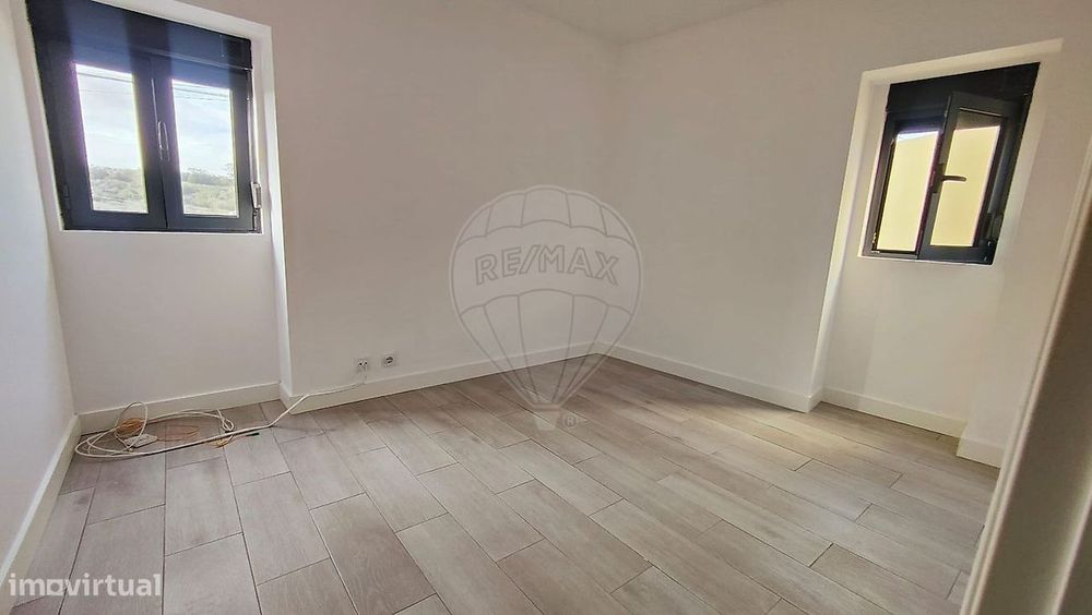 Apartamento T2 para venda — Almargem Do Bispo, Pêro Pinheiro E Montelavar, Lisboa