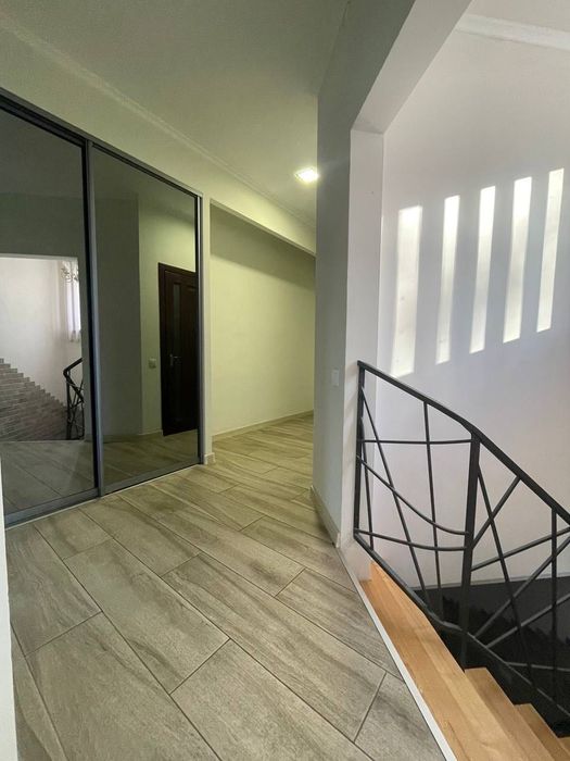 Продаж 3-кімнатної квартири, 139 м², новобудова, Винники