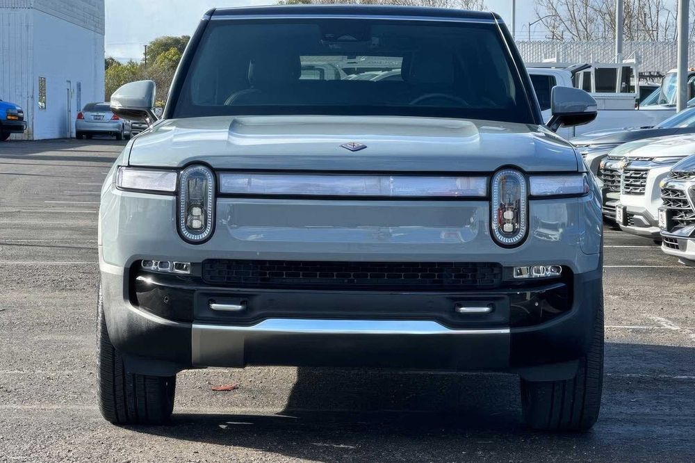 Rivian R1S Adventure Quad Motor      2023