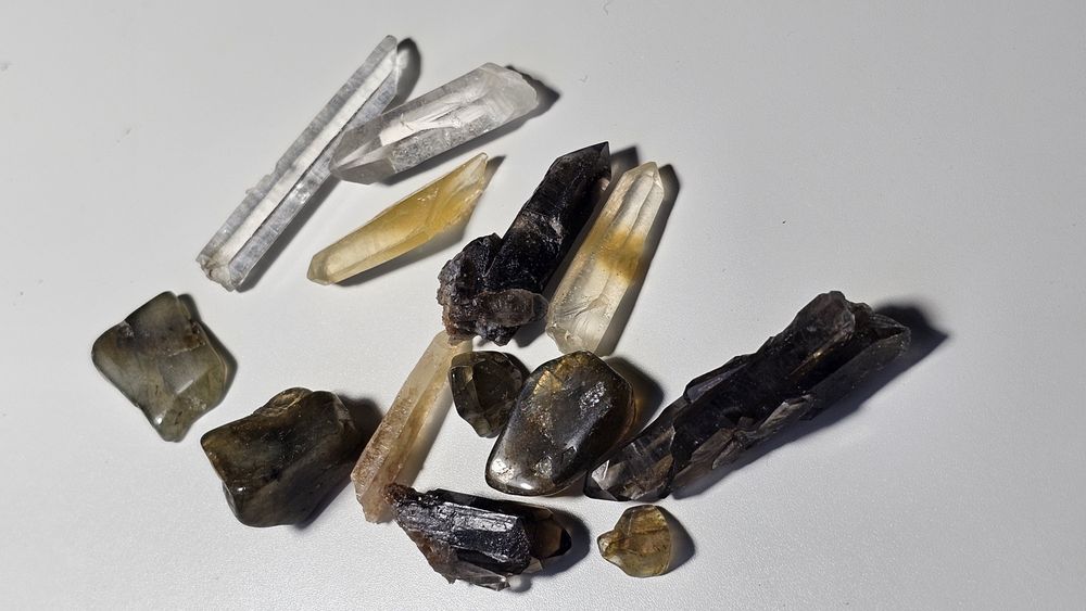 Zestaw minerałów do biżuterii: kwarc i labradoryt