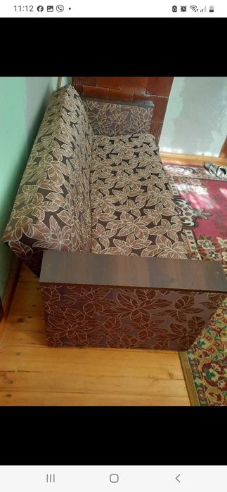 Продам диван у гарноиу стані.Довжина 2.20м, ширина 1.06м, висота 63см