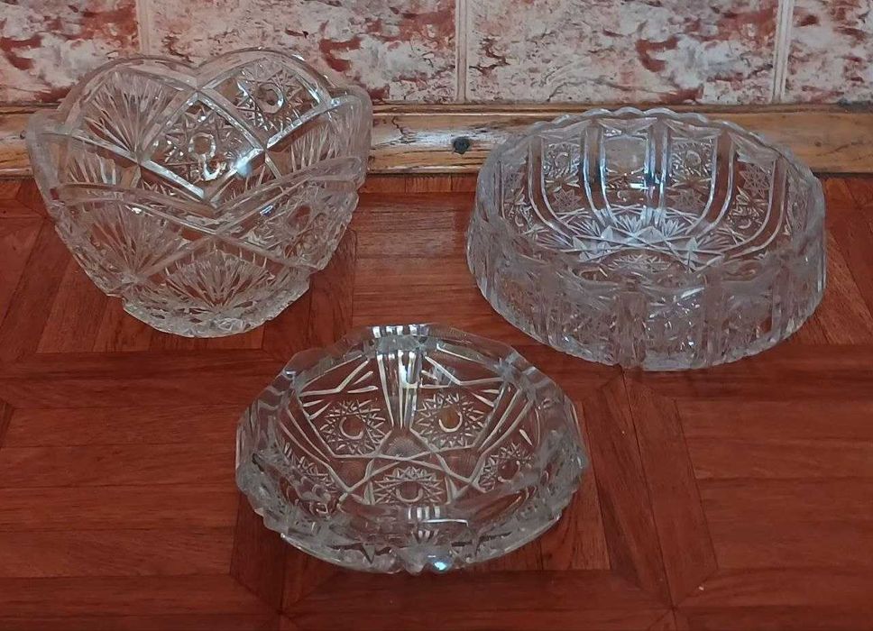 Хрустальные салатница,конфетница и пепельница.