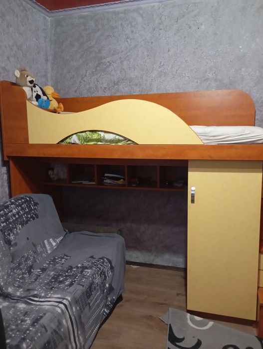 Продам кровать з сходинками