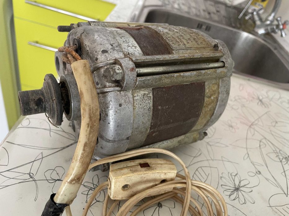 Электродвигатель от стиральной машины АВЕ 071-4С 220В 1350 об/мин.