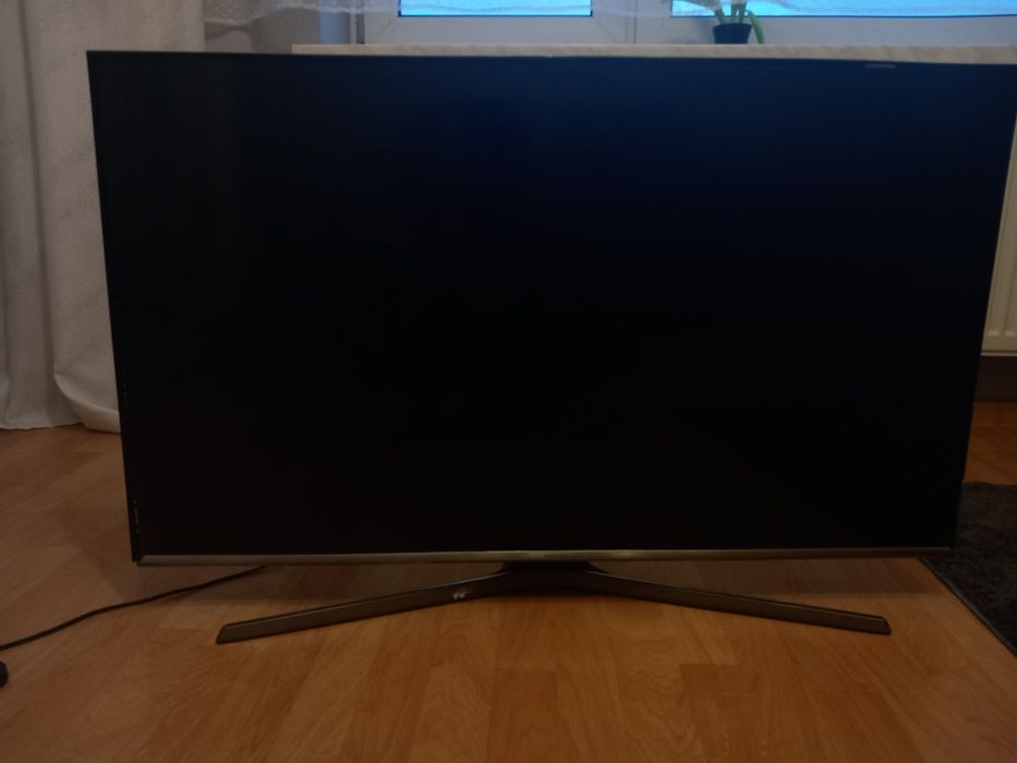 Sprzedam uszkodzony telewizor.