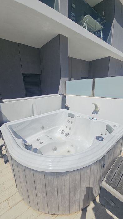 Spa model /Camelia