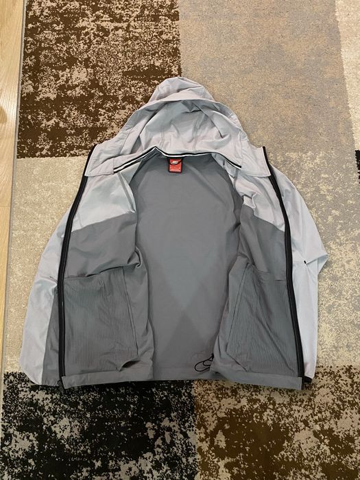 вітровка Nike tech woven сірого кольору