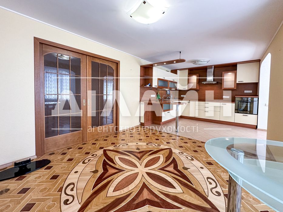 Уникальная 6 Комн квартира в Хортицком мкр-не , пр Советский .