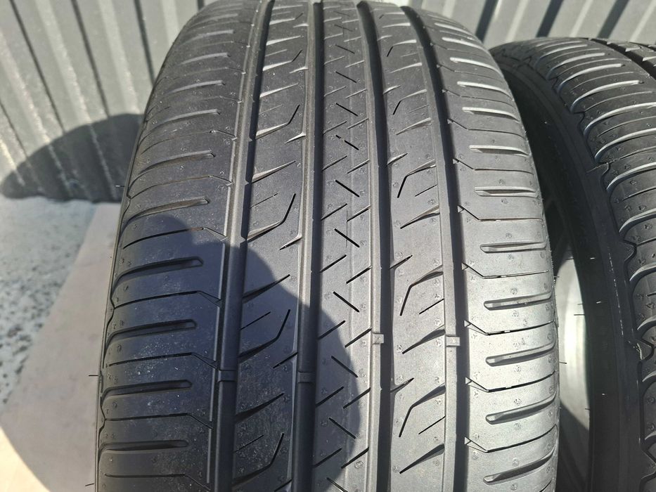Шини Б/У Демо 2шт 245/40 R20 99V VOL Goodyear Efficient grip perfomance SUV .