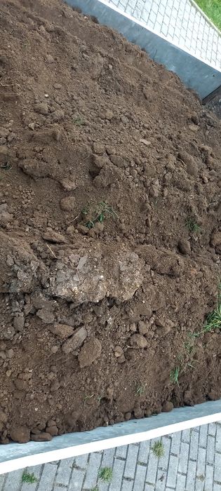 Ładna ziemia z transportem hummus Jelenia Góra